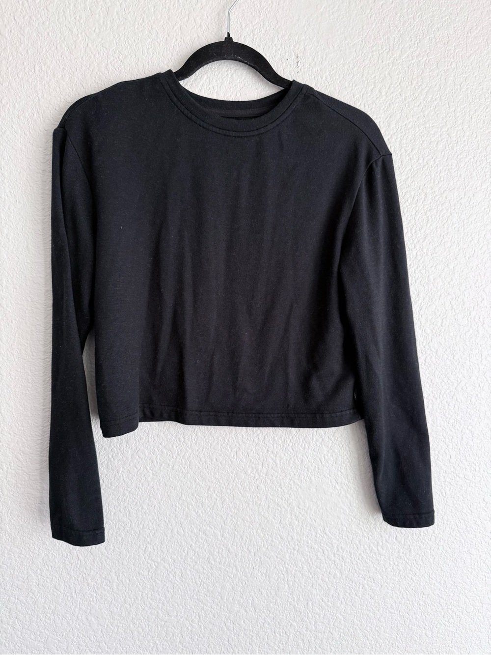 Women's Black Long-Sleeve Cropped Tee - Classic Crewneck UGG small extra soft
